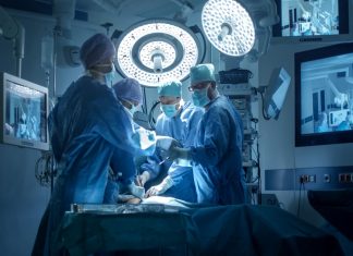 Un chirurgien français réussit la 1ère greffe de trachée à partir d’une aorte
